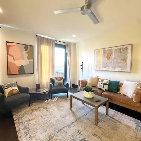 Holiday home Queen Broadway Vandy Tsu Nashville
