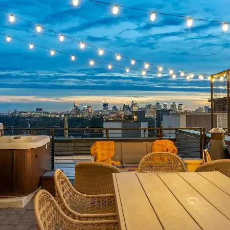 Elegant With Downtown Views Rooftop Hot Tub And Garage Holiday home *