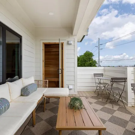12 South With Rooftop Sauna, Wet Bar, And Two Car Garage Holiday home Nashville