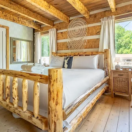 The Magic Cottage- Artsy Escape With Hot Tub & Charm *