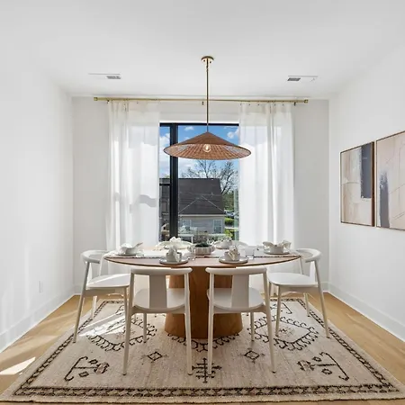 Fancy Townhouse With Rooftop Hot Tub & Fireplace Holiday home *