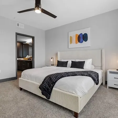 Luxe 2br W Views Near Broadway & Music Row Holiday home Nashville