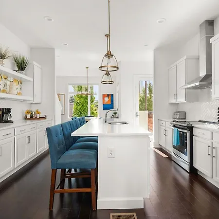 Amazing Rooftop Walk To 12s 4th Night Free Holiday home Nashville
