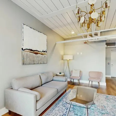 Downtown West End Retreat Near Broadway *