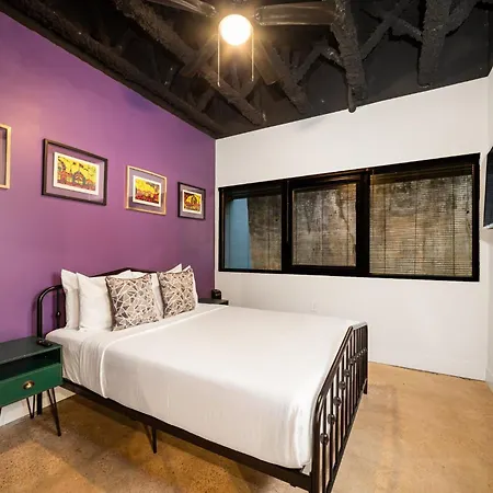 Great Location Short Drive To Downtown
