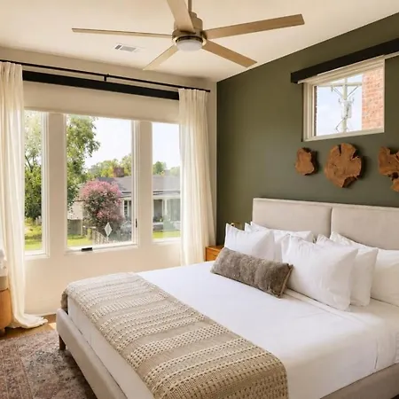Holiday home Pool, Gym & Sauna | Fully Gated & Pet-friendly *