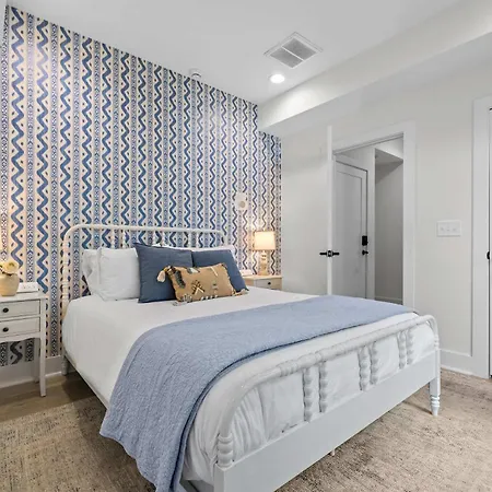 The Velvet Spur - Rooftop Retreat Near Germantown *
