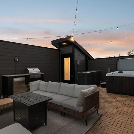 Holiday home Combined Twin Townhomes 6br Hot Tubs