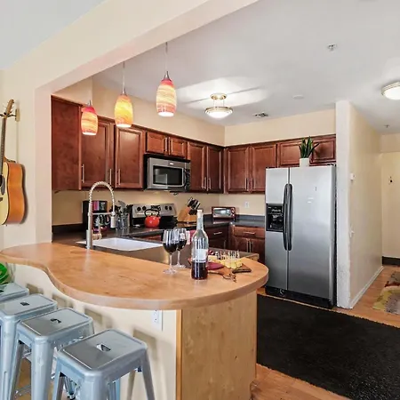 Holiday home Flow - Pool - River Views - Mins To Broadway *