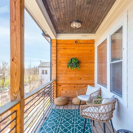 Luxury Townhome Rooftop Deck Near Broadway