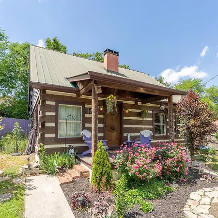 The Magic Cottage- Artsy Escape With Hot Tub & Charm Holiday home Nashville