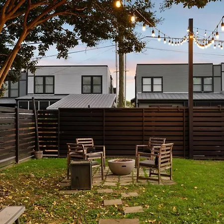 Speakeasy. East Nash. Hot Tub. Mins To Broadway Holiday home *