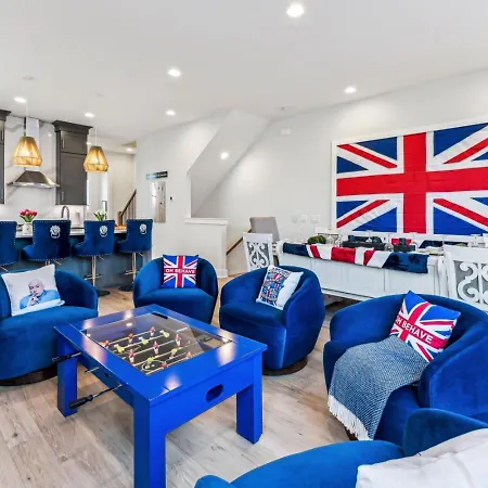 Downtown Hangout With Hot Tub Holiday home