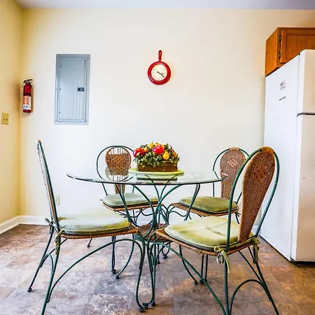 Holiday home Half Of Duplex Just 2 Blocks From Hadley Park *