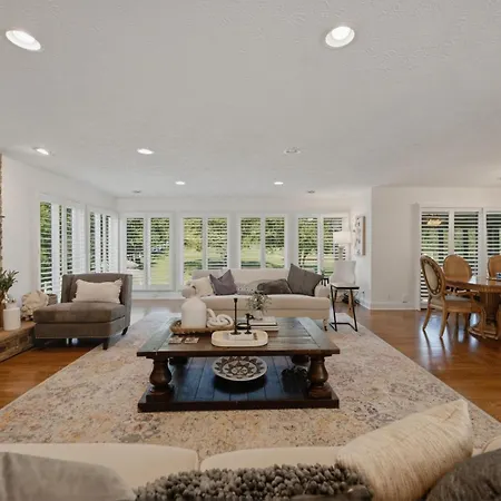 Unwind By The Fireplace In North Holiday home