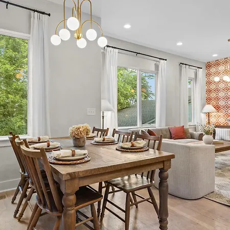 The Velvet Spur - Rooftop Retreat Near Germantown *