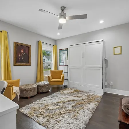In Style Spacious Nash Near Broadway Holiday home