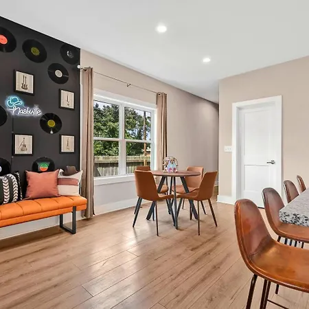 Holiday home 10 Mins To Broadway & Dt King Suites, Sleeps 12 Nashville