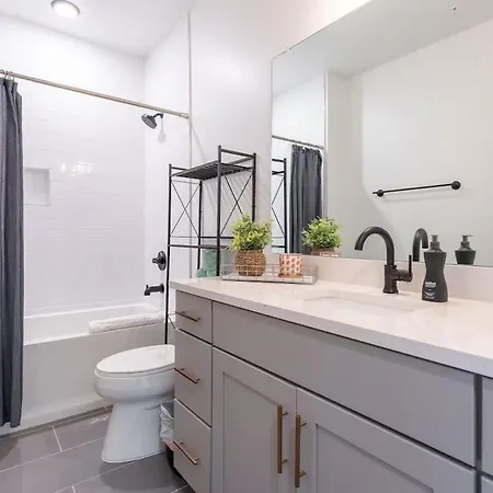 The Jailhouse Rock By Local Holiday home Nashville