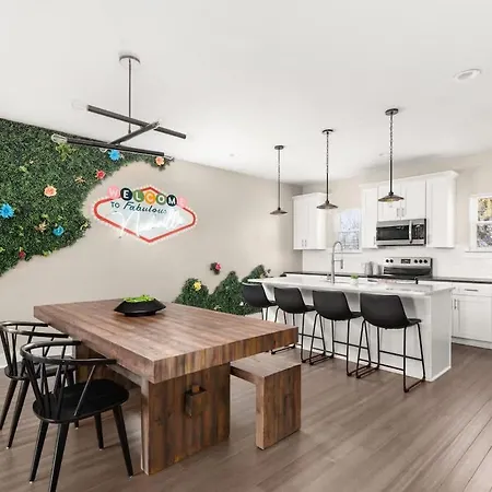 Holiday home Luxury Townhome Rooftop Deck Near Broadway