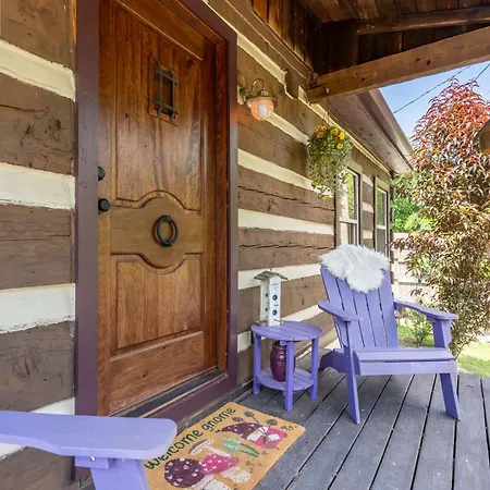 Holiday home The Magic Cottage- Artsy Escape With Hot Tub & Charm