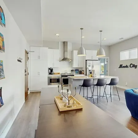 Downtown West End Retreat Near Broadway * Nashville