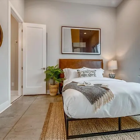 Holiday home 3 Townhomes Hot Tub & Rooftop Decks *