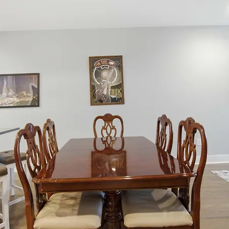 Brand New Retreat N Five Points Near Downtown Holiday home