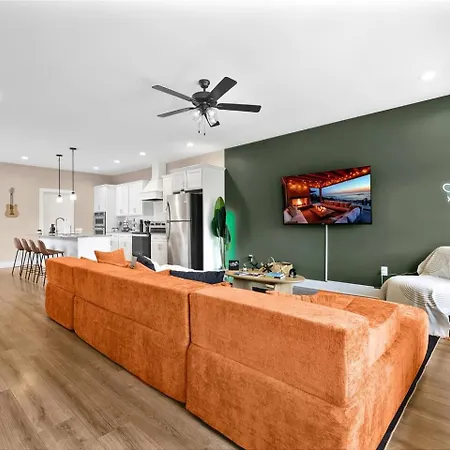10 Mins To Broadway & Dt King Suites, Sleeps 12 *