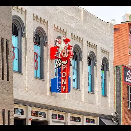 Old School Cool 3br Minutes To Downtown * Nashville