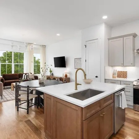 12 South With Rooftop Sauna, Wet Bar, And Two Car Garage Holiday home *