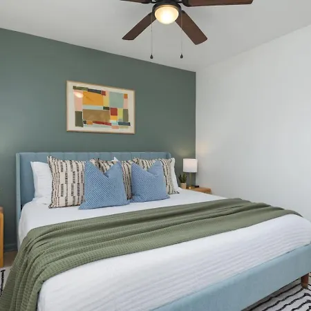 Holiday home With Fenced In Yard And Firepit, Walk To Coffee And Food Nashville