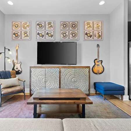 Sounds Like Fun- Hot Tub & Rooftop Views Holiday home Nashville