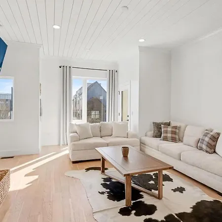 Holiday home Rodeo - Rooftop Patio - Minutes To Broadway *