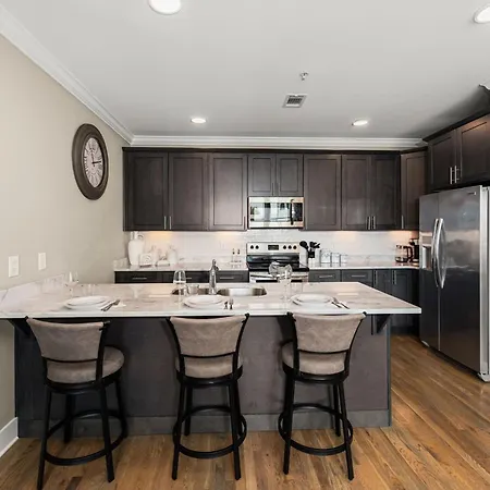Great Location 2 Bedroom Minutes To Downtown Holiday home *