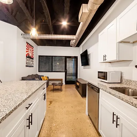 Holiday home Great Location Short Drive To Downtown *