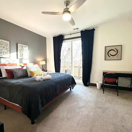 King Bed Near Vandy Honky Tonks And Tsu Holiday home Nashville