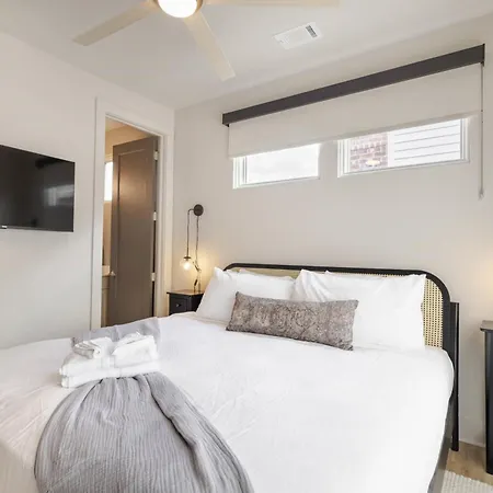 Wellness Retreat | Sauna, Cold Plunge, Heated Pool Holiday home Nashville