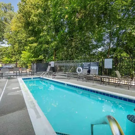 Luxury 2br Midtown Near Broadway & Pool *