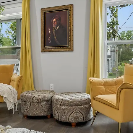 In Style Spacious Nash Near Broadway *
