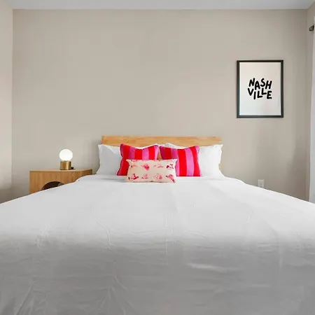 10 Mins To Broadway & Dt King Suites, Sleeps 12 Holiday home Nashville