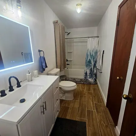 The Creek Woodland Oasis - Modern 3br Country With Rolling Yard