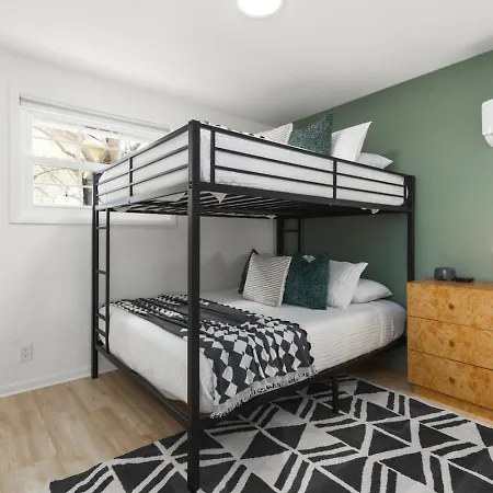 With Fenced In Yard And Firepit, Walk To Coffee And Food * Nashville