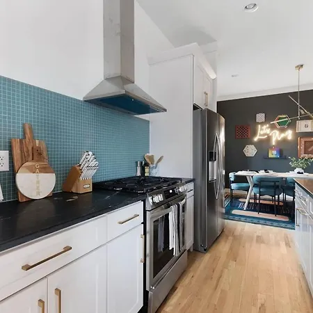 The Duet - Rooftop Lounge - 5 Mins To Broadway Holiday home *