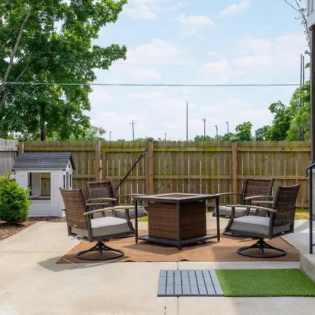 House With Rooftop Patio, Next To A Park, 3 Miles To Downtown *