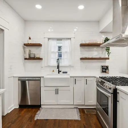Holiday home Speakeasy. East Nash. Hot Tub. Mins To Broadway