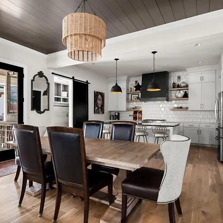 The Blue Note - Luxe Outdoor Retreat & Pool - Close To Downtown Holiday home *