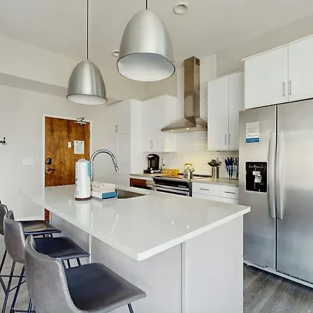 Downtown West End Retreat Near Broadway *