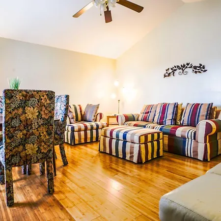Half Of Duplex Just 2 Blocks From Hadley Park Holiday home *