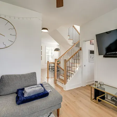 4 Mi To Broadway: Chic Townhome W/ Office! Holiday home